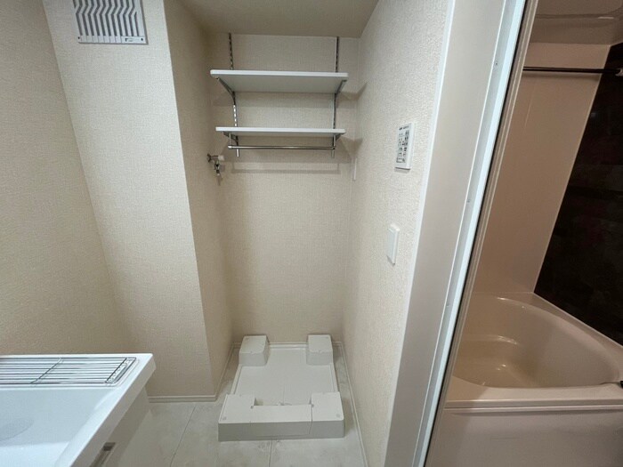 物件内観写真18　(洗濯機置場)