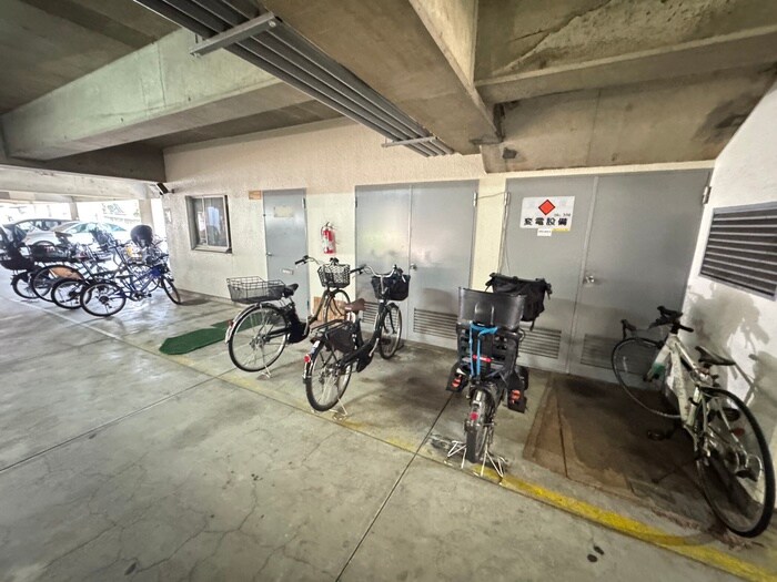 物件外観写真5　(駐輪場)