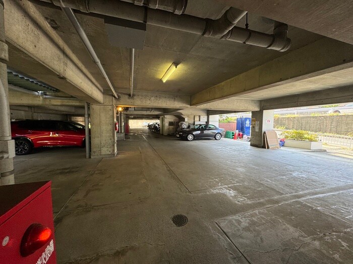 物件外観写真6　(駐車場)