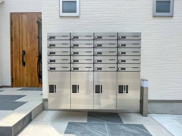 物件外観写真2　(エントランス部分)