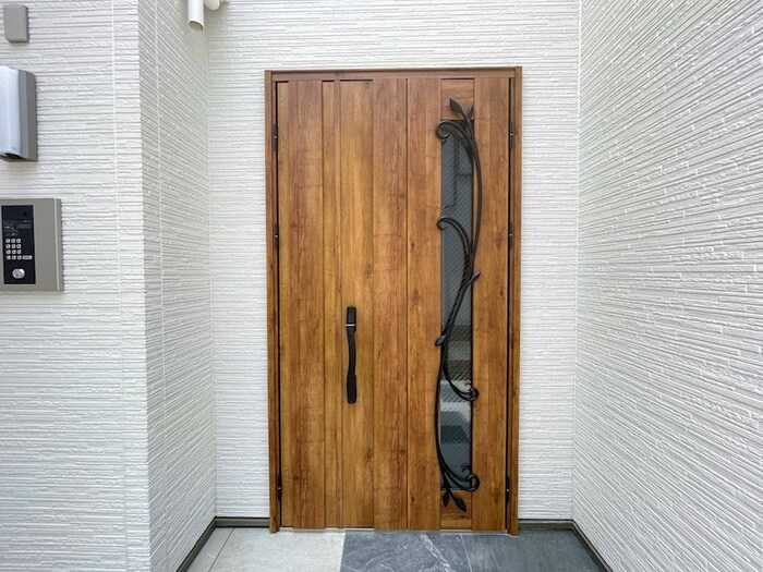 物件外観写真5　(エントランス部分)