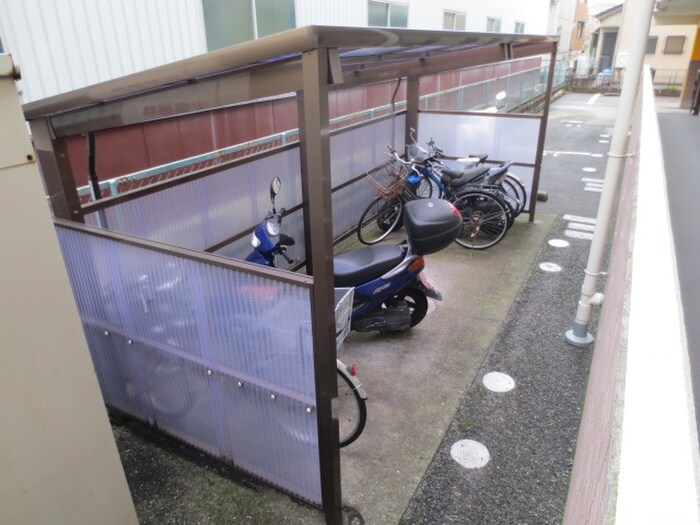 物件外観写真4　(駐輪場)