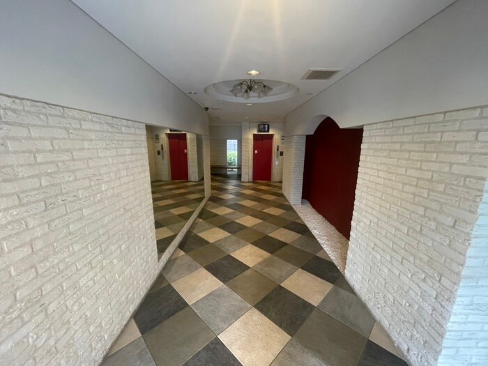 物件外観写真4　(エントランス部分)