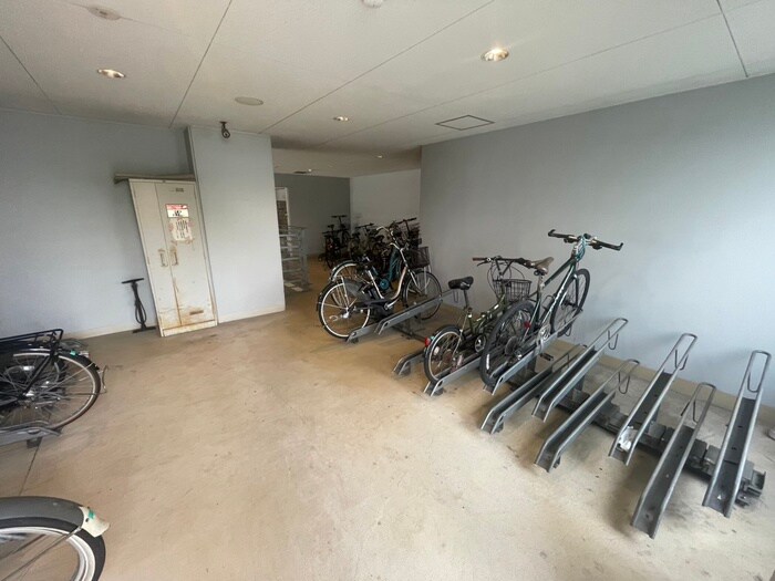 物件外観写真6　(駐輪場)