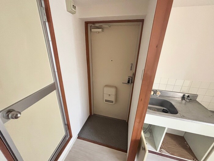 物件内観写真7　(玄関)