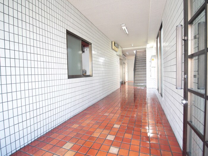 物件外観写真4　(エントランス部分)