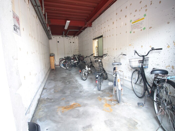 物件外観写真5　(駐輪場)