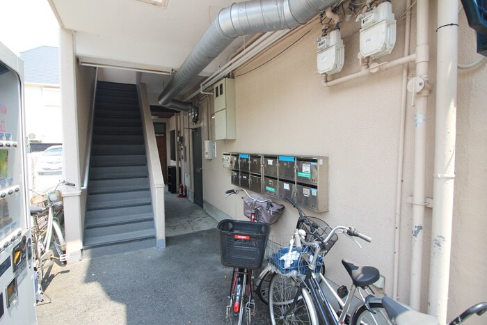 物件外観写真4　(エントランス部分)