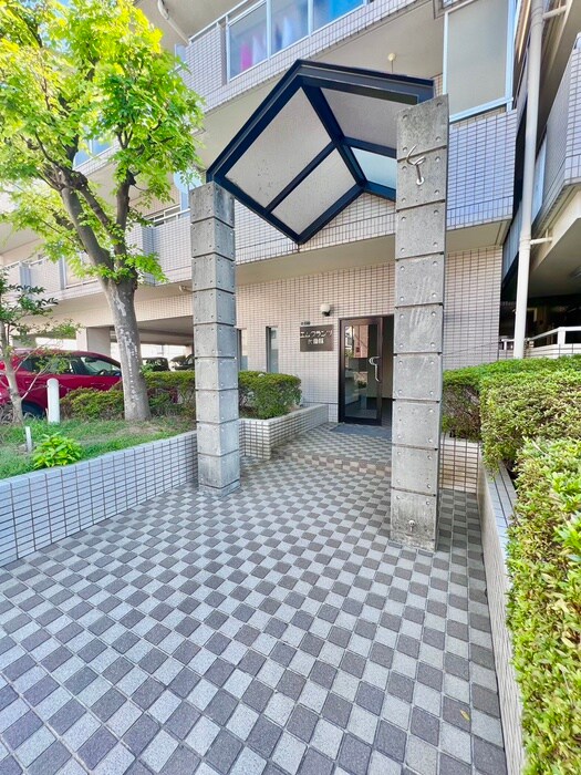 物件外観写真3　(エントランス部分)