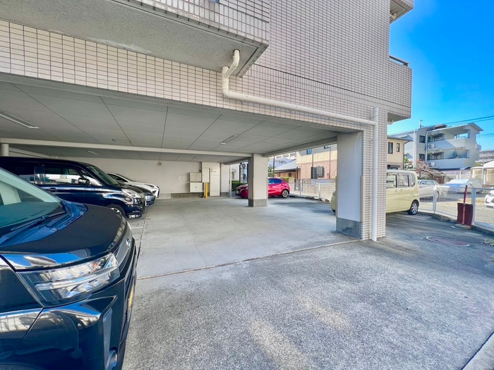 物件外観写真4　(駐車場)