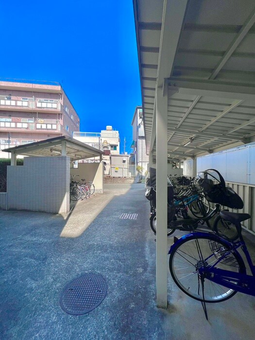 物件外観写真5　(駐輪場)