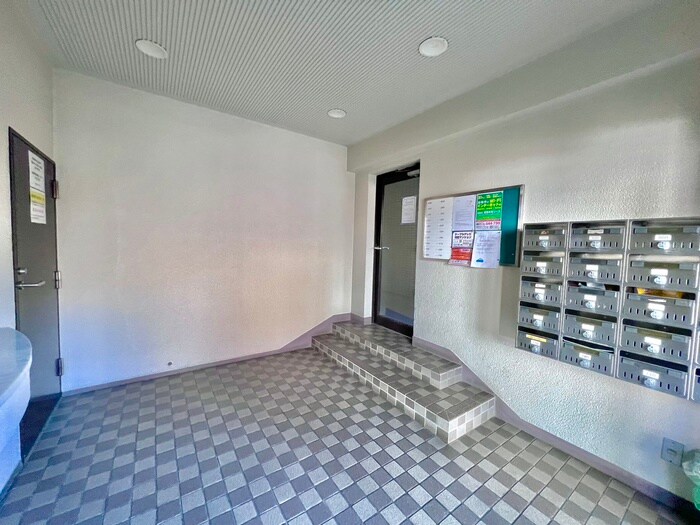 物件外観写真6　(エントランス部分)