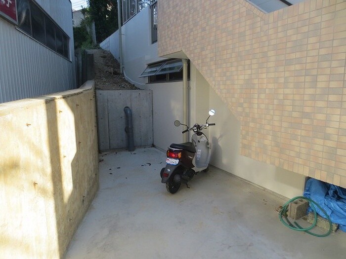 物件外観写真3　(駐輪場)