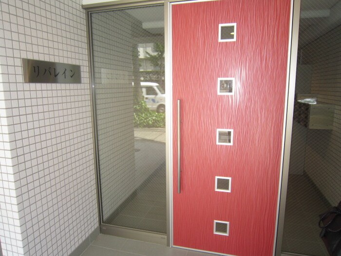 物件外観写真4　(エントランス部分)