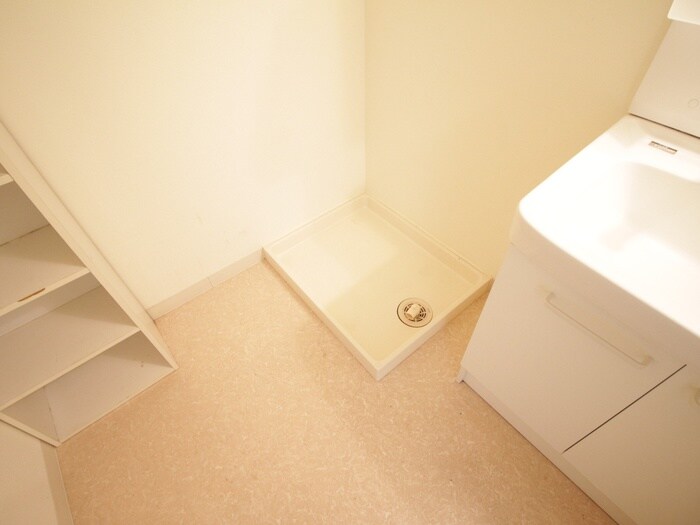 物件内観写真11　(洗濯機置場)