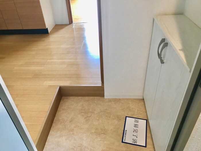 物件内観写真7　(玄関)