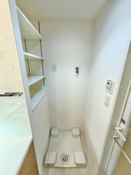 物件内観写真12　(洗濯機置場)