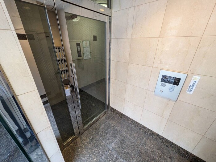 物件外観写真4　(エントランス部分)