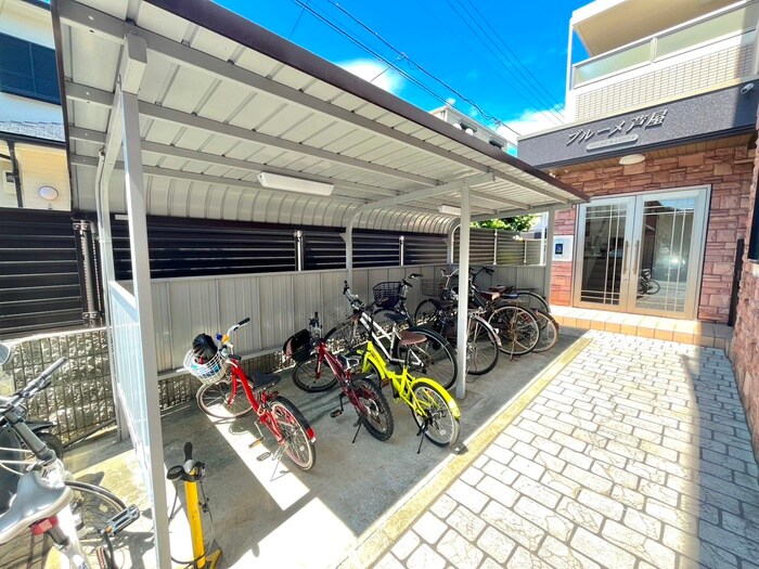 物件外観写真3　(駐輪場)