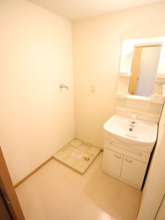 物件内観写真11　(洗濯機置場)