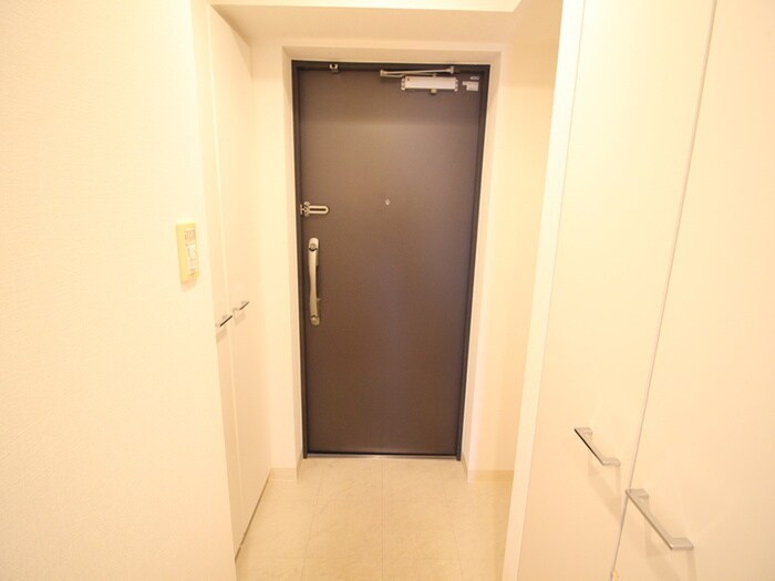 物件内観写真16　(玄関)