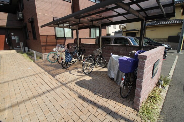 物件外観写真4　(駐輪場)