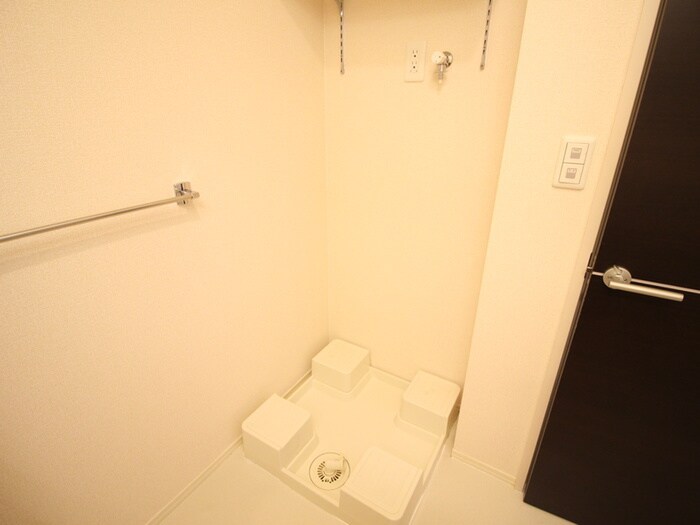 物件内観写真10　(洗濯機置場)