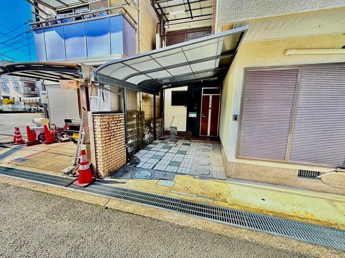 物件外観写真3　(駐車場)