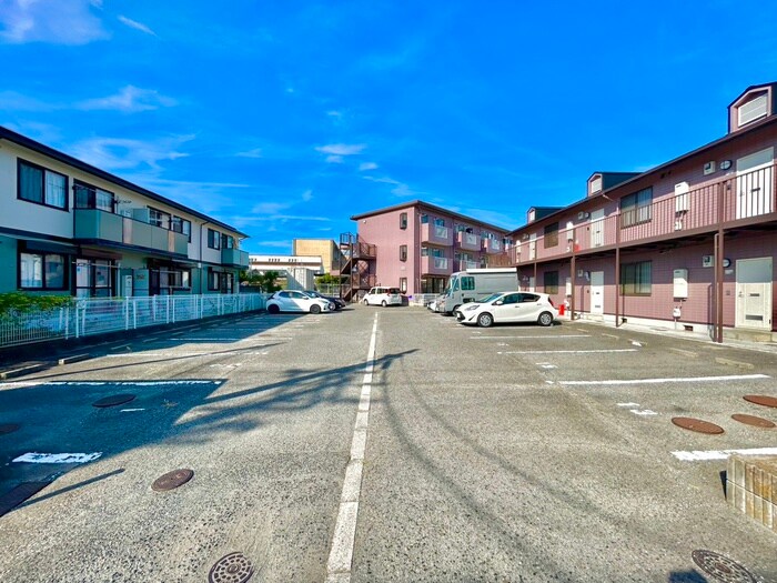 物件外観写真3　(駐車場)