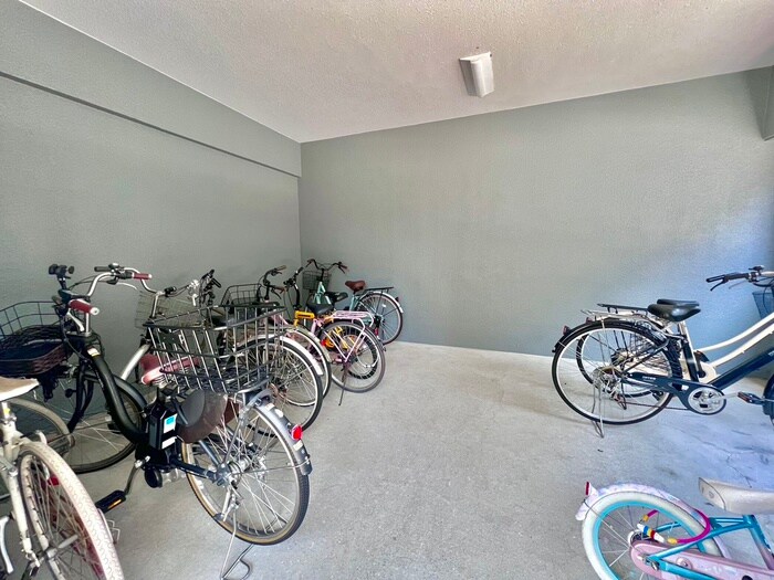 物件外観写真3　(駐輪場)