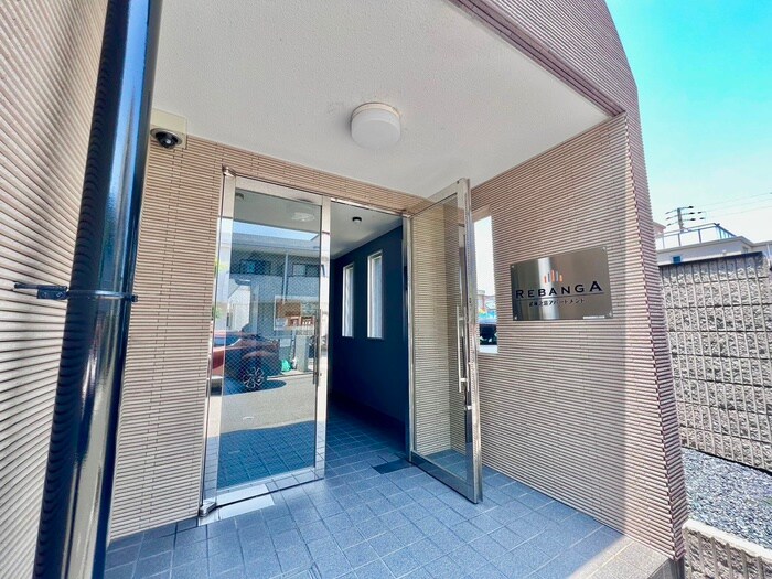 物件外観写真4　(エントランス部分)