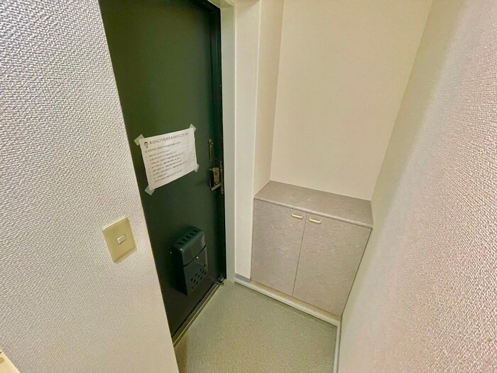 物件内観写真13　(玄関)