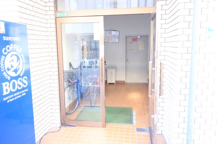 物件外観写真4　(エントランス部分)