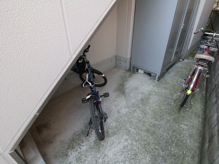 物件外観写真2　(駐輪場)