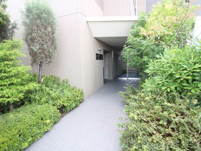 物件外観写真2　(エントランス部分)