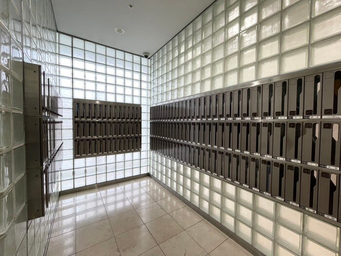 物件外観写真4　(エントランス部分)