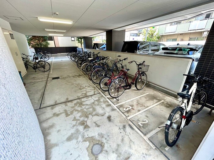 物件外観写真3　(駐輪場)