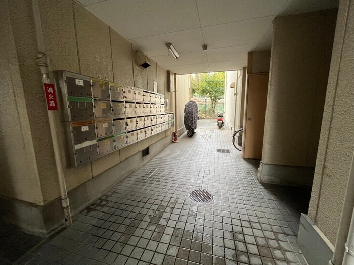 物件外観写真3　(エントランス部分)