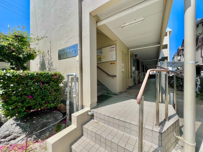 物件外観写真3　(エントランス部分)