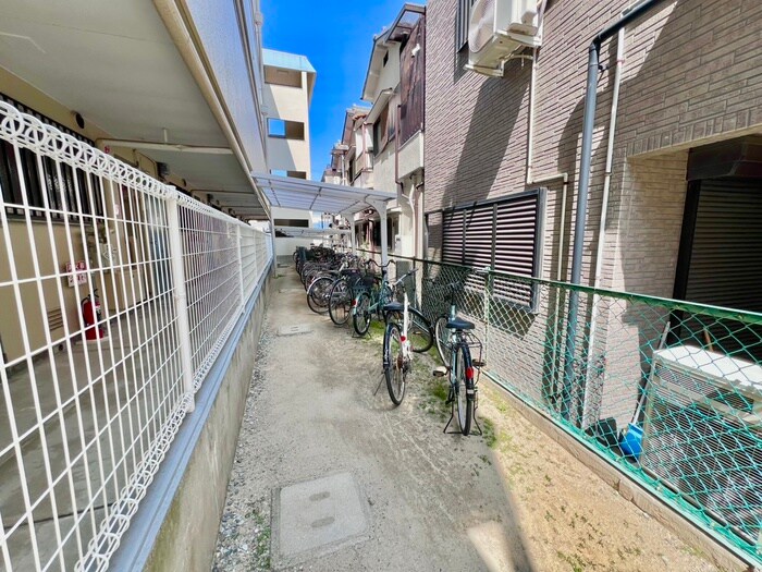 物件外観写真4　(駐輪場)