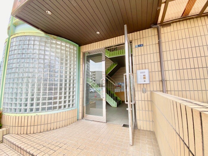 物件外観写真5　(エントランス部分)