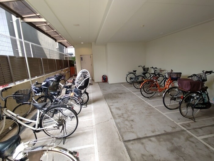 物件外観写真5　(駐輪場)