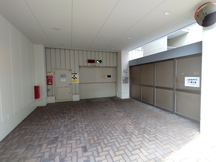 物件外観写真6　(駐車場)