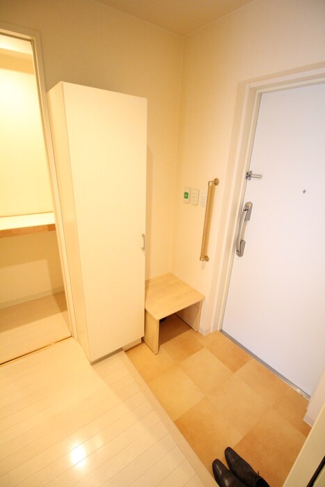 物件内観写真14　(玄関)