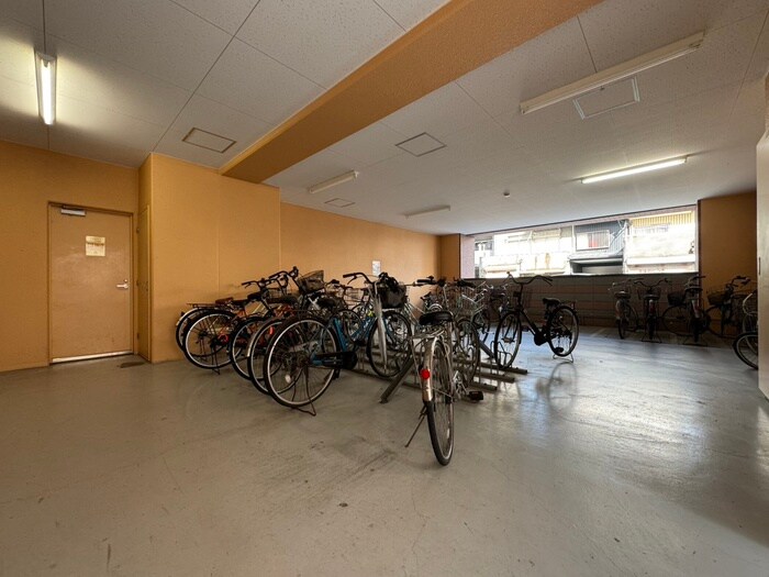 物件外観写真6　(駐輪場)