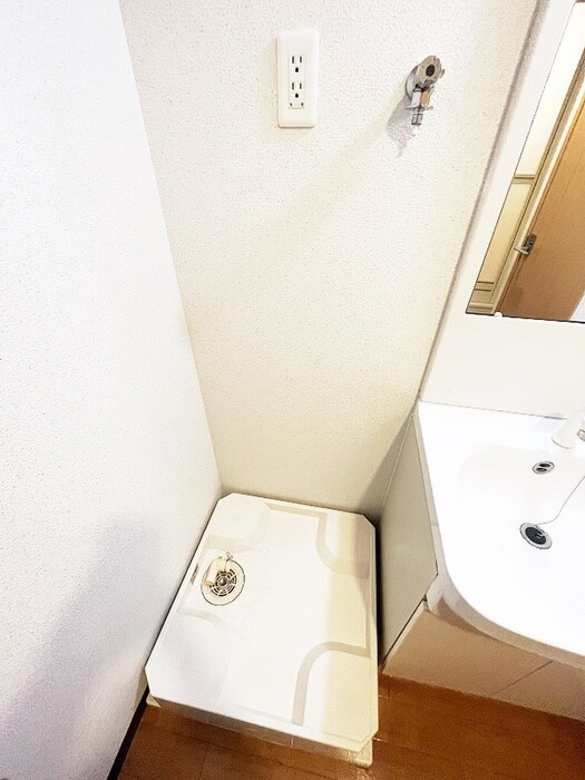 物件内観写真10　(洗濯機置場)