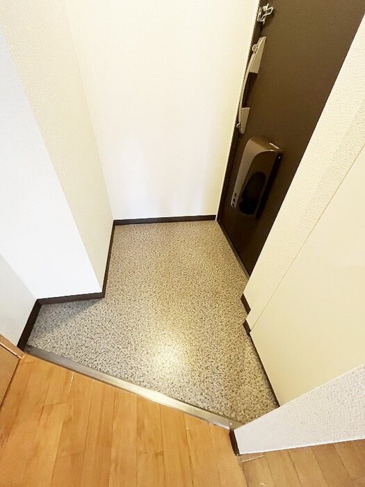 物件内観写真16　(玄関)