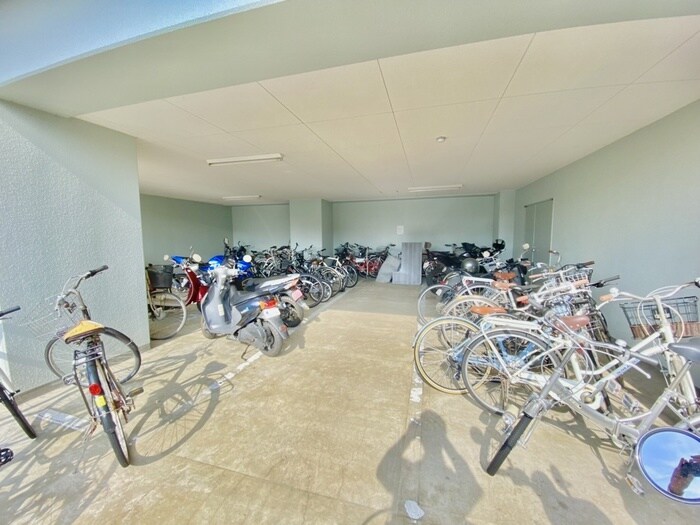 物件外観写真5　(駐輪場)