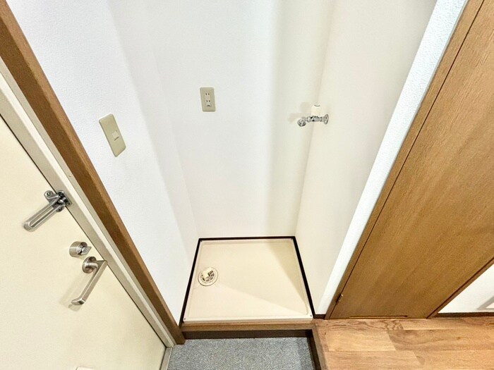 物件内観写真14　(洗濯機置場)