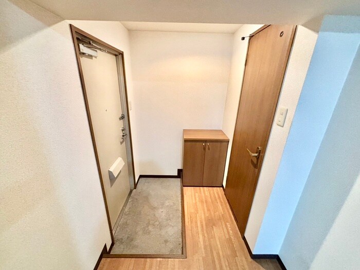 物件内観写真18　(玄関)